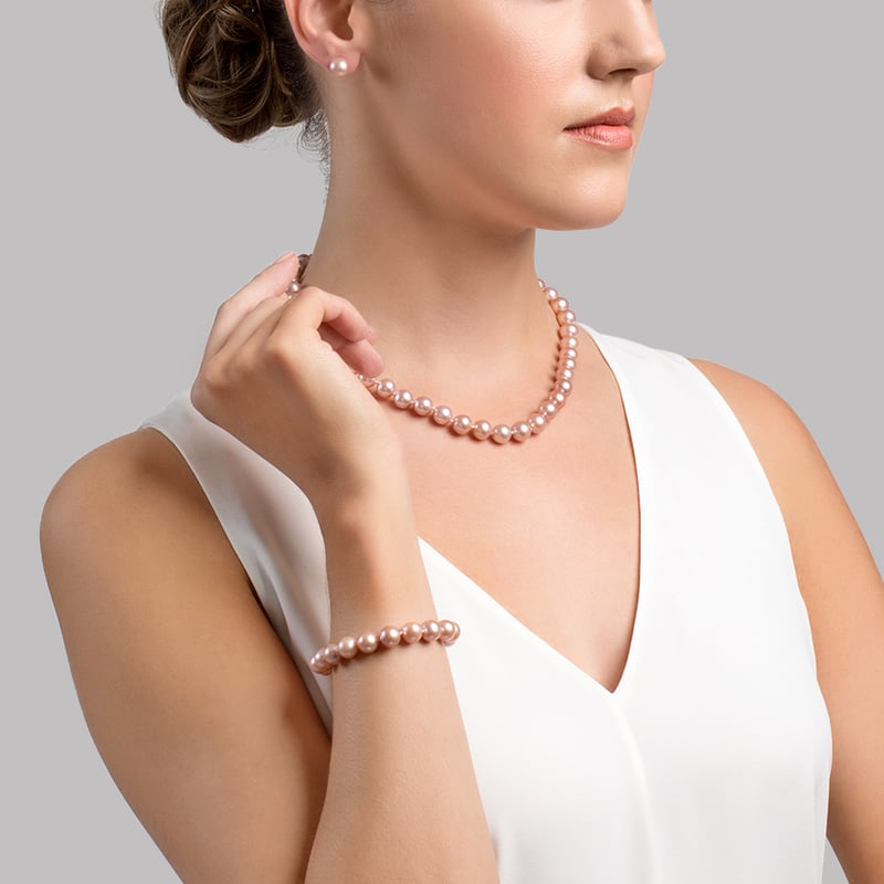 9-10mm Pink Freshwater Pearl Necklace, Bracelet & Earrings - Model Image