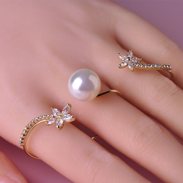 Check out this rhinestone and pearl three finger ring.