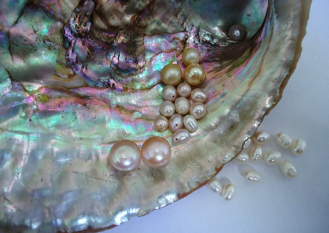 Nacre & Pearls