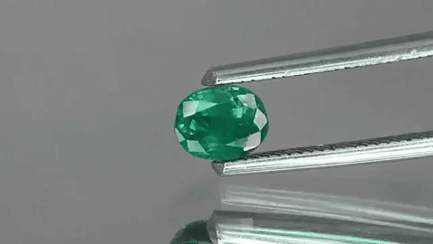 Birthstone Alexandrite changing colors