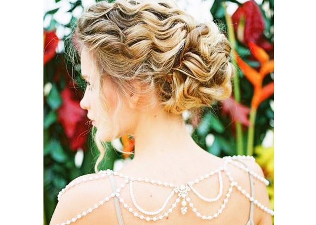 25+ Prettiest Ways To Add The Charm of Pearls To Your Bridal Hairstyle
