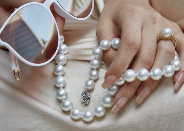From the White Pearl to the Exotic Black - A Close Look at Pearl Colors