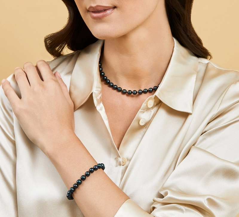 7.0-7.5mm Akoya Black Pearl Bracelet - Model Image