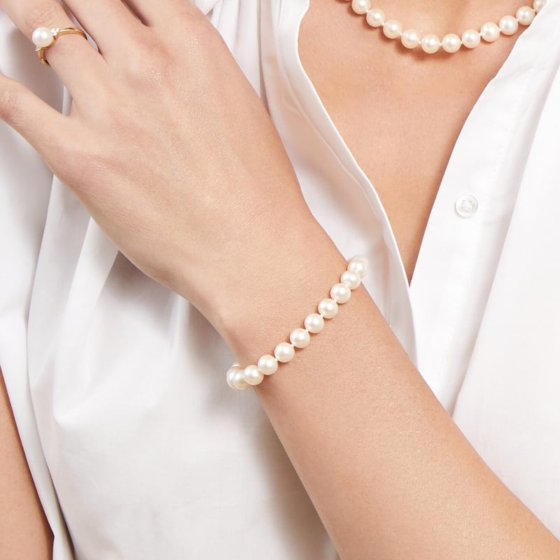 7.0-7.5mm White Freshwater Pearl Bracelet - AAAA Quality - Model Image