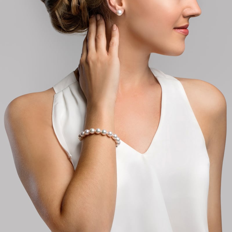 9.5-10.0mm Hanadama Akoya White Pearl Bracelet - Model Image