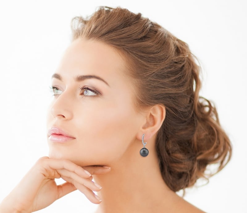 Model is wearing Aurora Leverback earrings with 10-11mm AAA quality pearls