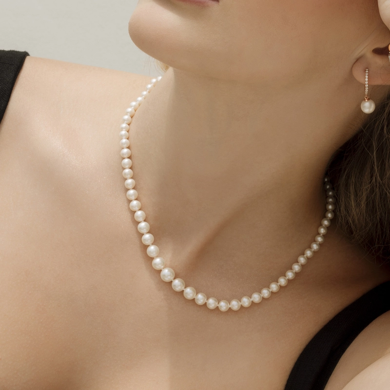 3.0-9.0mm White Freshwater Graduated Pearl Necklace - Model Image