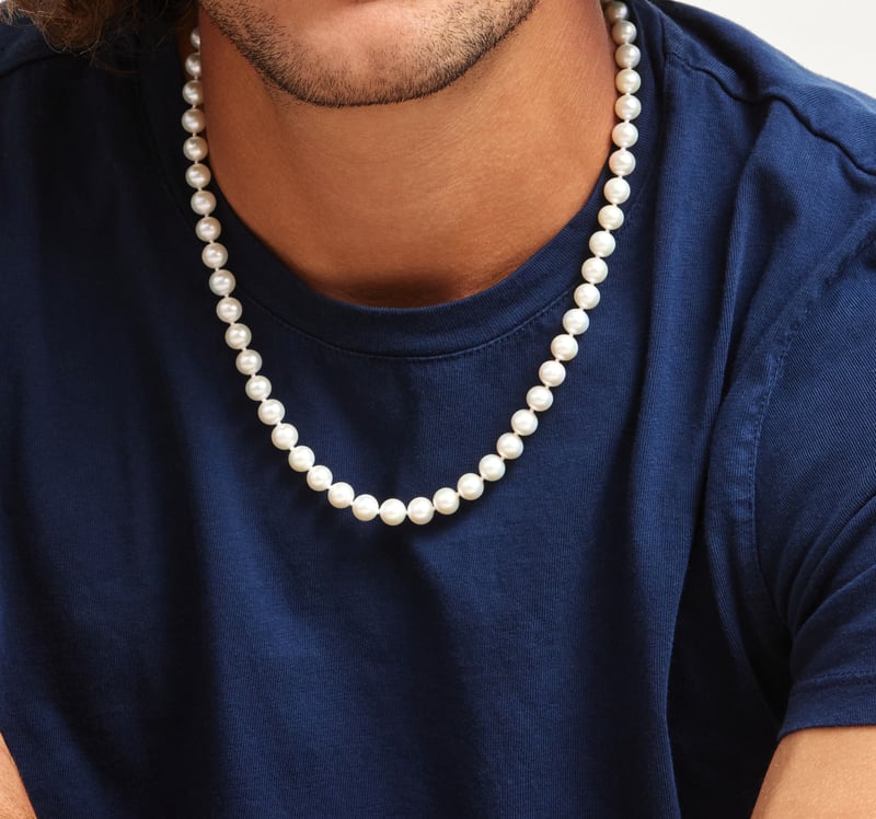 2,511 Man With Pearl Necklace Stock Photos, High-Res Pictures, and Images -  Getty Images