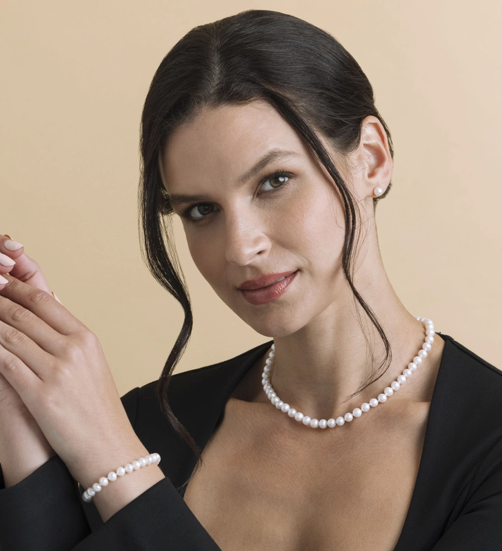 6.5-7.0mm White Freshwater Pearl Necklace, Bracelet & Earrings - Model Image