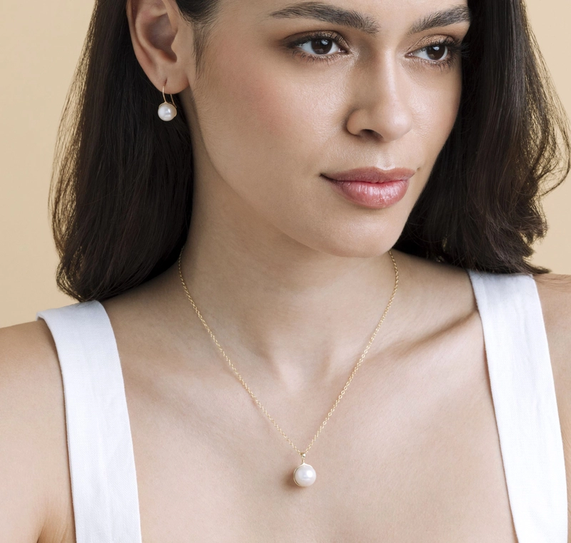 Freshwater Pearl Harriett Pendant - Model Image