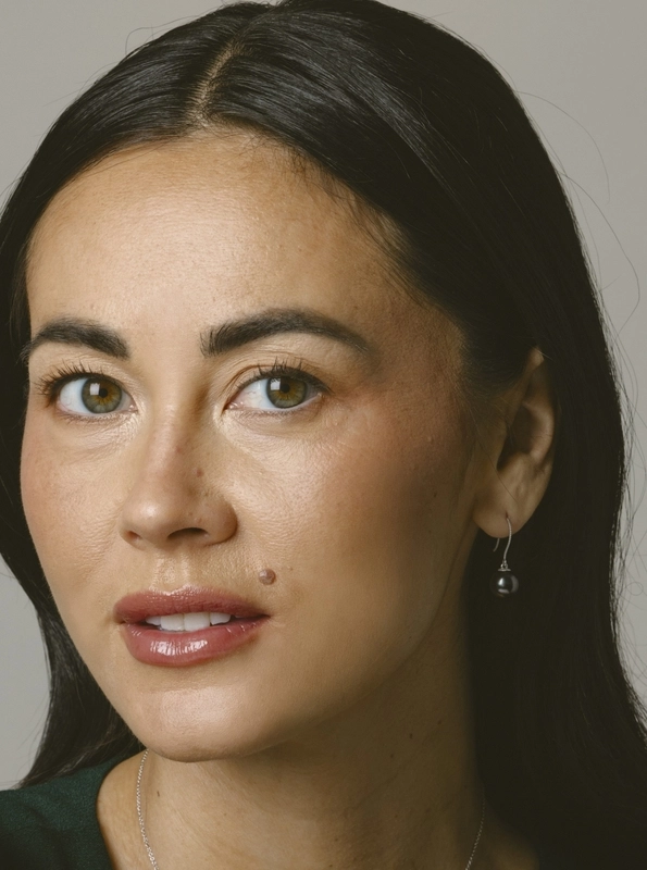 Tahitian South Sea Pearl Cindy Earrings - Model Image