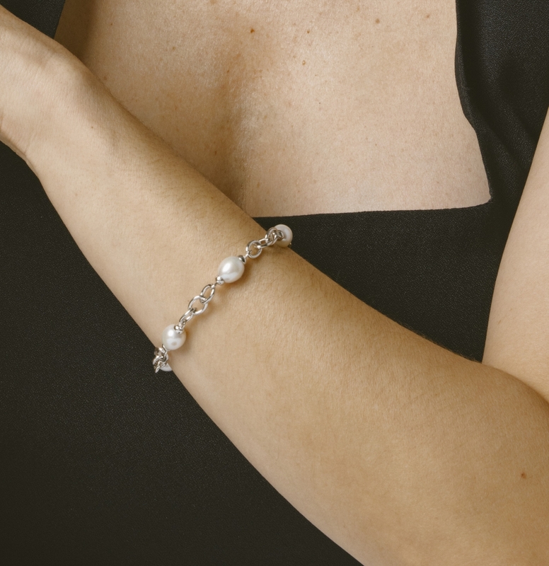 White Freshwater Baroque Pearl Miren Bracelet - Model Image