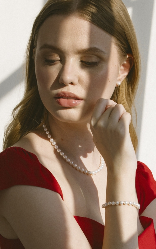 Japanese Akoya White Pearl Sets in AAA Quality - Model Image