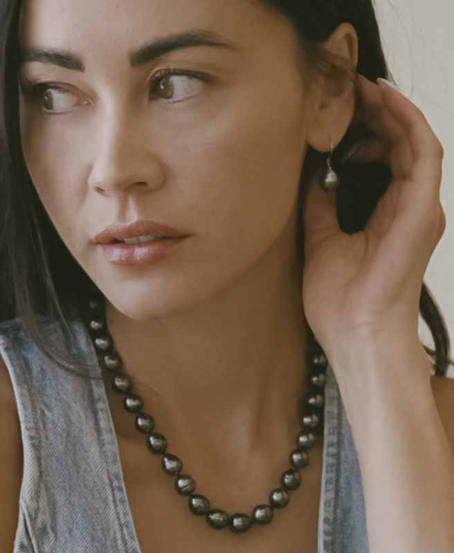 8-10mm Dark Tahitian South Sea Baroque Pearl Necklace - Model Image