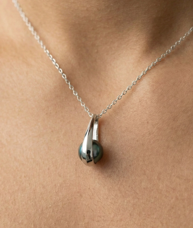 14K Gold Tahitian South Sea Pearl Regina Pendant - Secondary Image