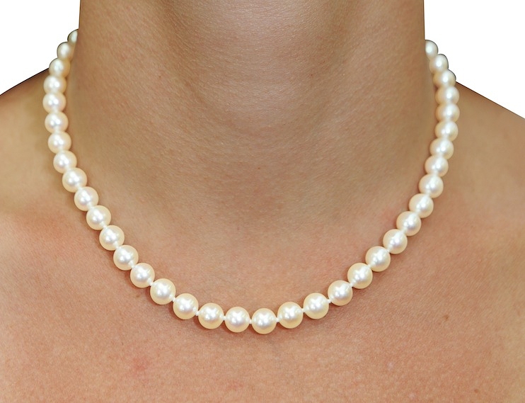 Resultado de imagen para pearl necklaces