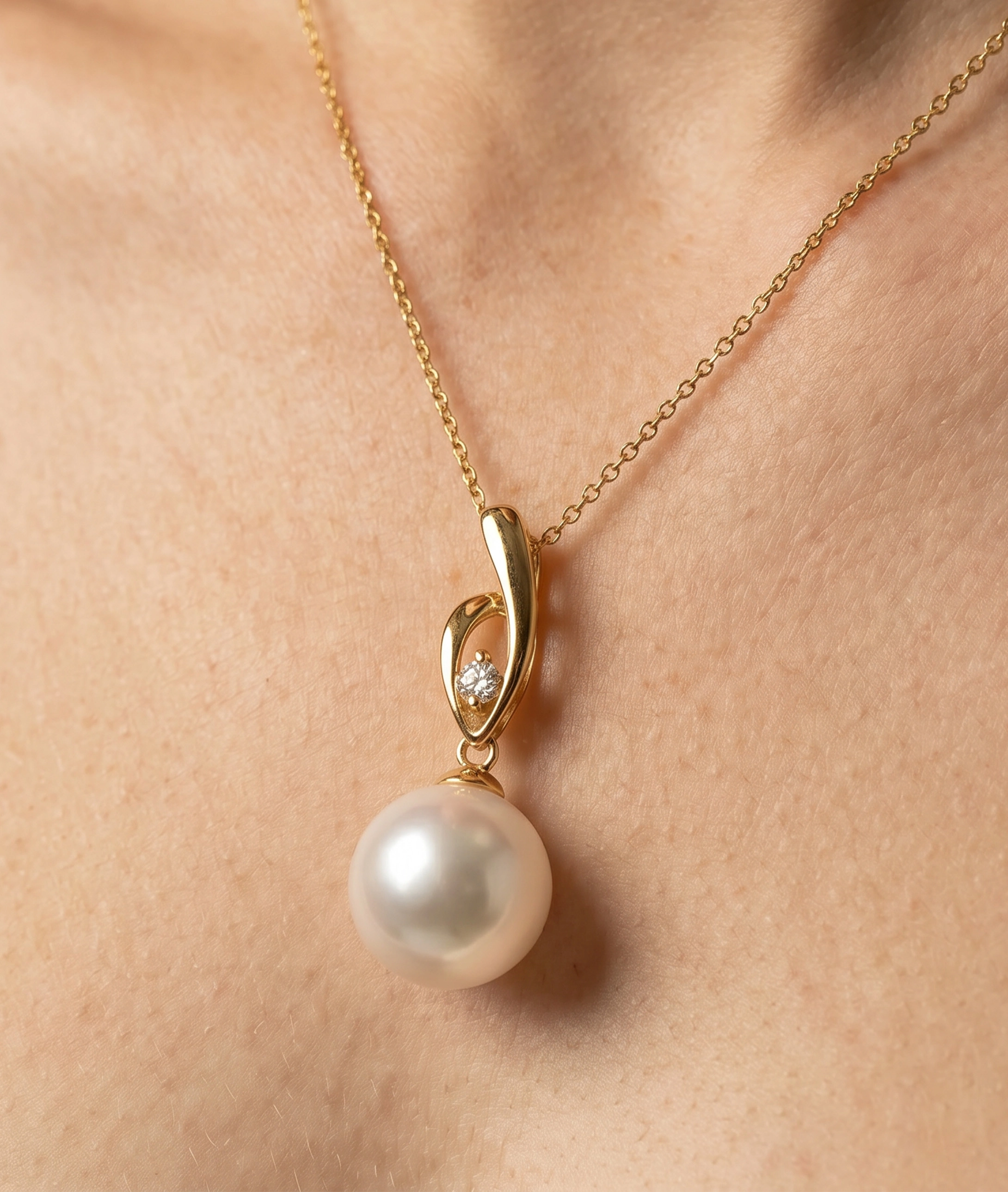 White South Sea Pearl & Diamond Lois Pendant