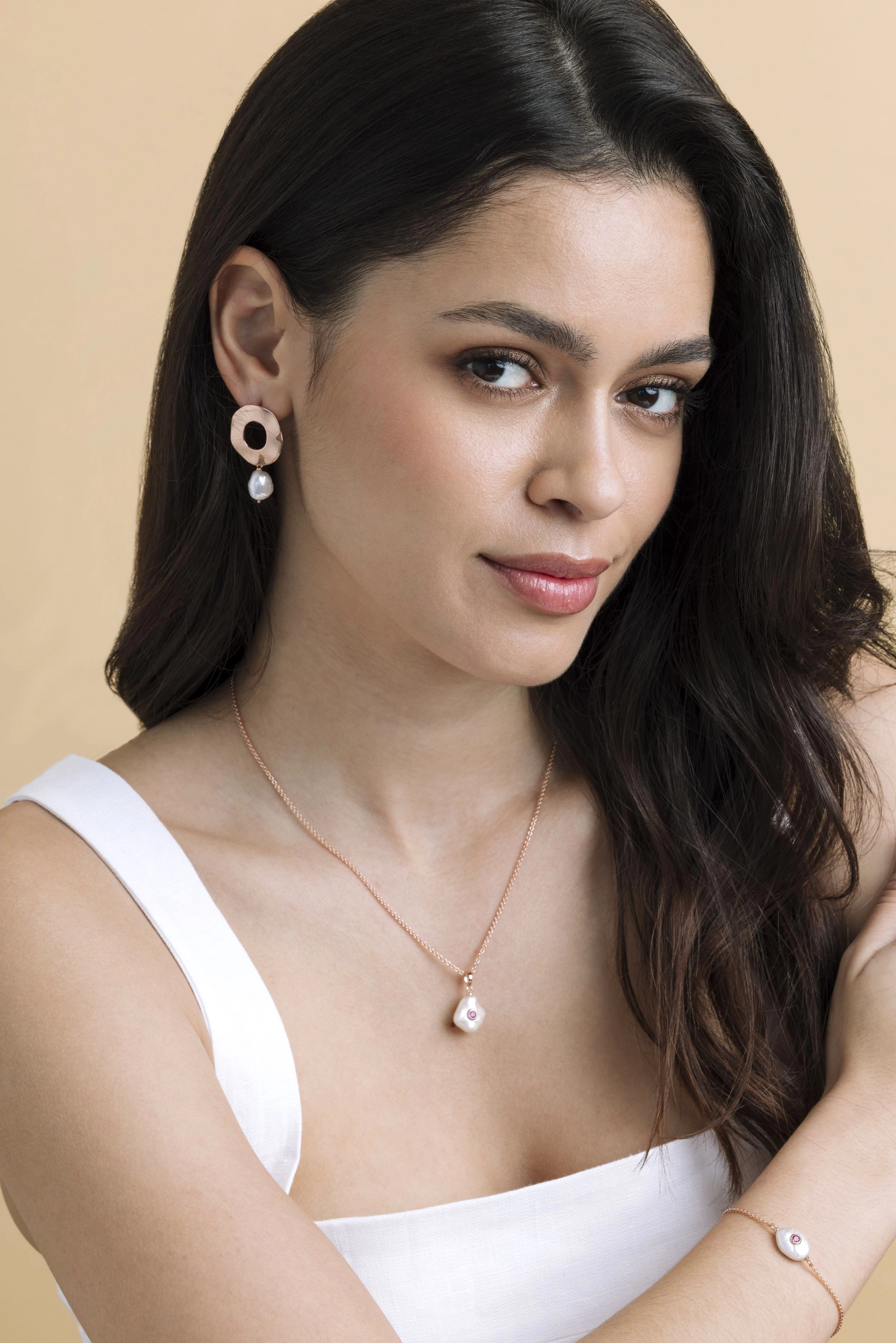 White Freshwater Baroque Pearl Tincup Alma Bracelet